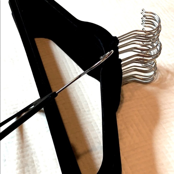 🦋 Non-Slip VELVET Hangers - Set of 25 - Brand New - Picture 3 of 8